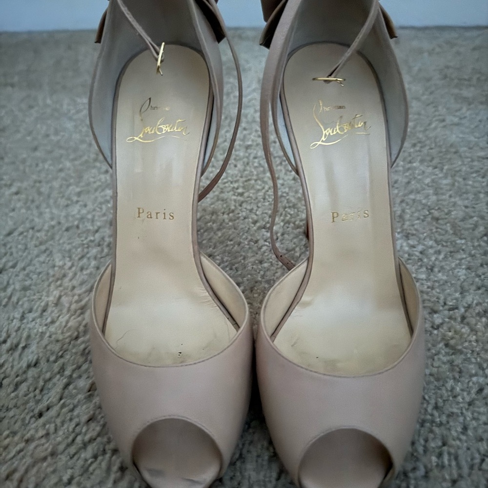 Tan ankle peep toe Louboutin
